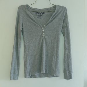 Gray No Boundaries juniors shirt